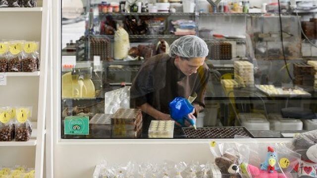 Luka Chocolate Factory at Wyong - making chocolates 