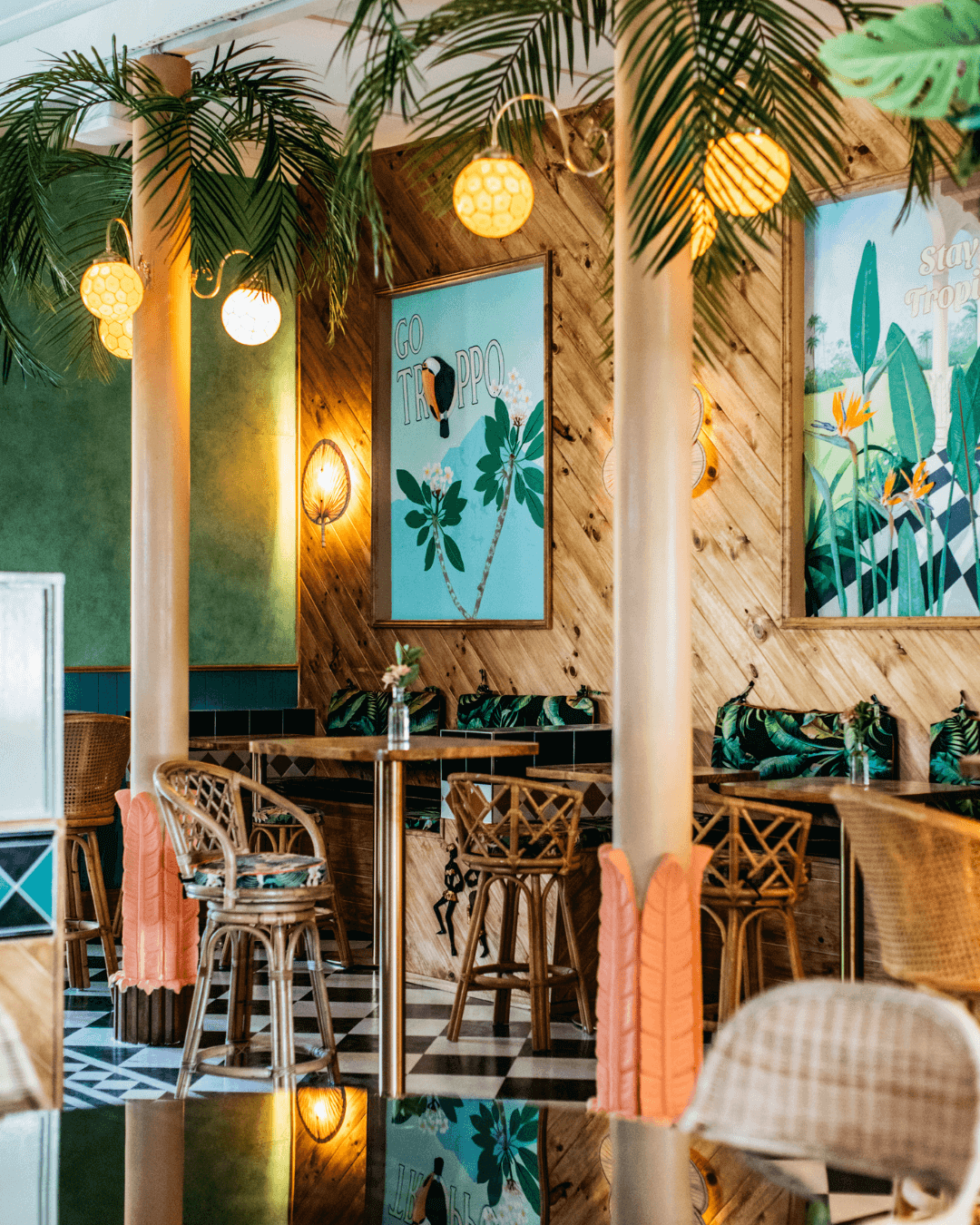 tropical interior of woy woy pizza bar