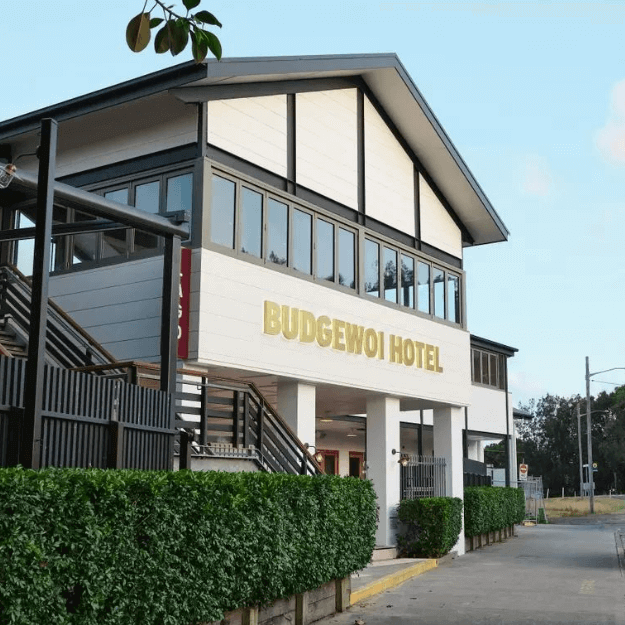 exterior decor of budgewoi hotel