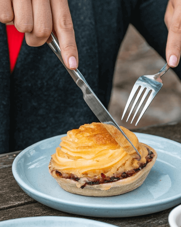 cutlery cutting pie
